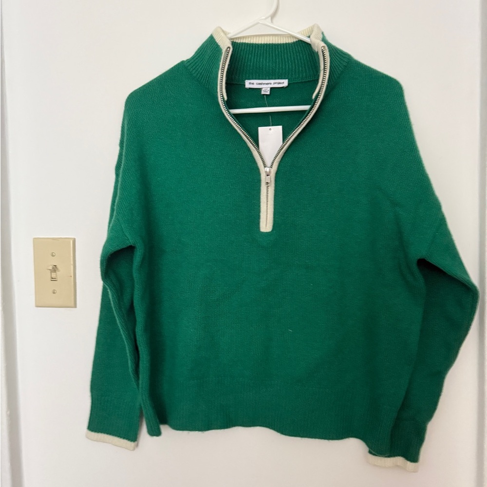 NWT Vibrant Green half zip cashmere Sweater with cream color tipping sz S